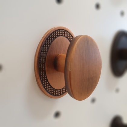 Puxador Beetle com Base Granada Vecchio Cobre Zen