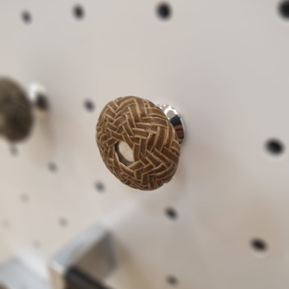 Puxador com Couro Marrom M849 27 mm Altero